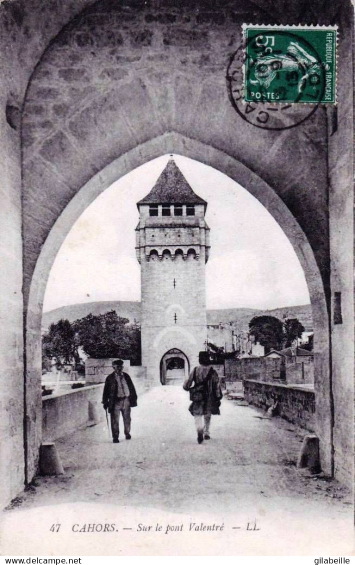 46 - Lot -  CAHORS - Sur Le Pont Valentré - Cahors