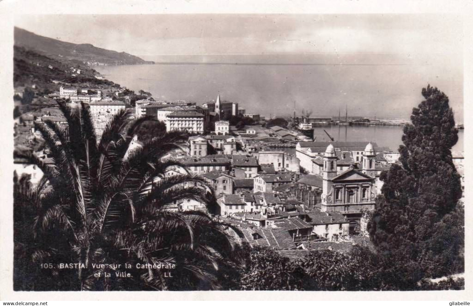 20 - Corse - BASTIA  - Vue Sur La Cathedrale Et La Ville - Bastia