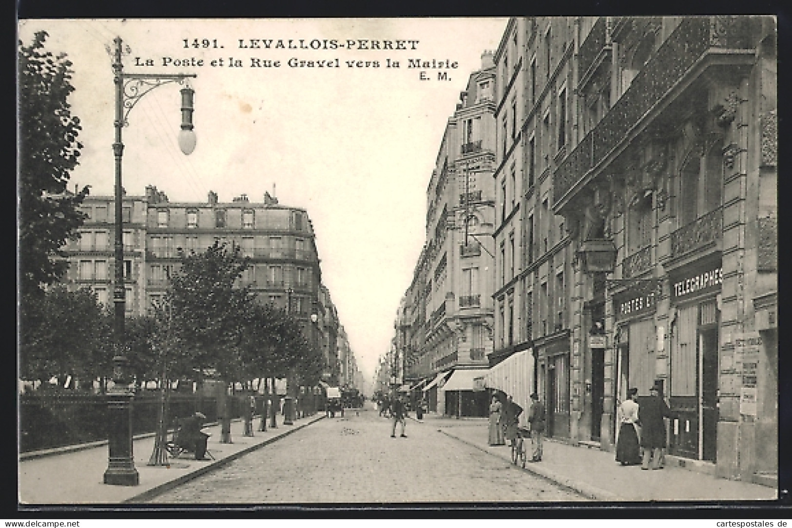 CPA Levallois-Perret, La Poste Et La Rue Gravel Vers La Mairie  - Levallois Perret