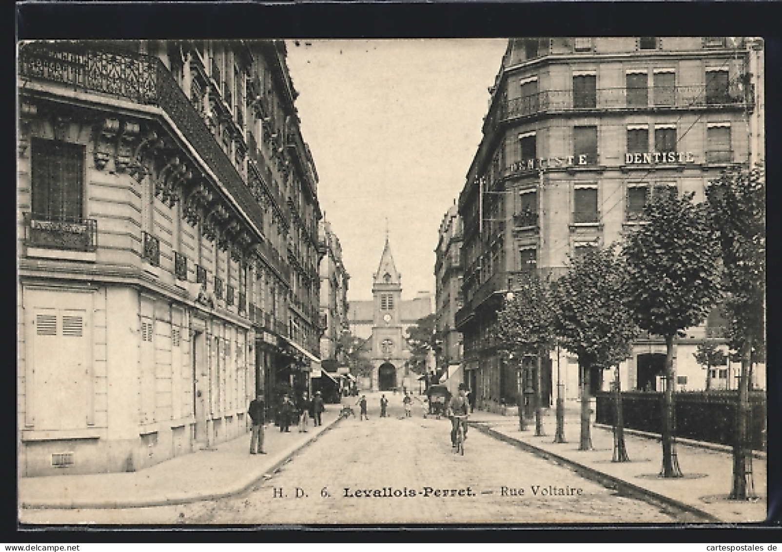 CPA Levallois-Perret, Rue Voltaire  - Levallois Perret