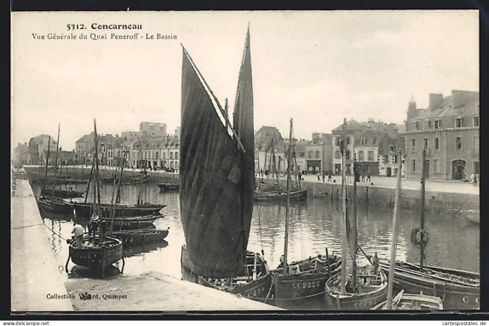 CPA Concarneau, Vue Generale Du Quai Peneroff, Le Bassin  - Concarneau