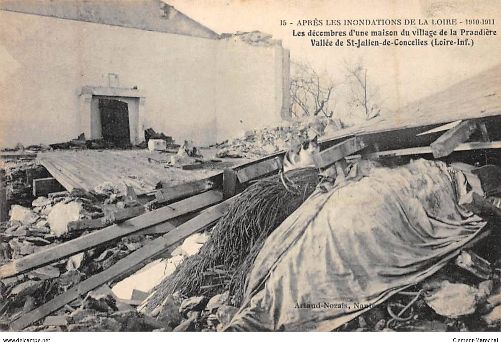 Après Les Inondations De La Loire 1910 - Les Décombres D'une Maison Du Village De LA PRAUDIERE - Très Bon état - Autres & Non Classés