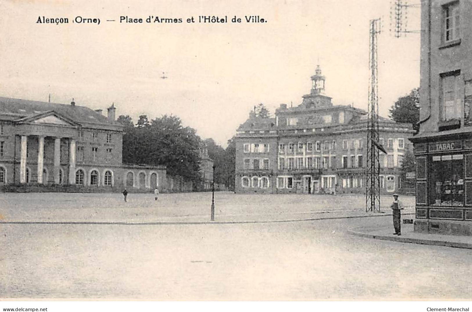 ALENCON - Place D'Armes Et L'Hôtel De Ville - Très Bon état - Alencon