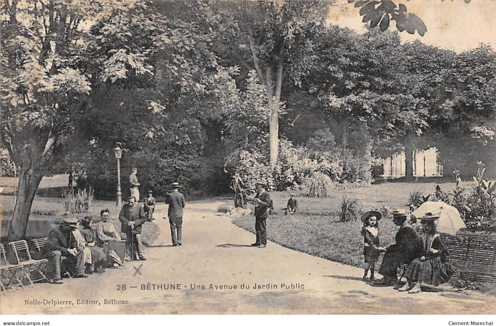 BETHUNE - Une Avenue Du Jardin Public - Très Bon état - Bethune