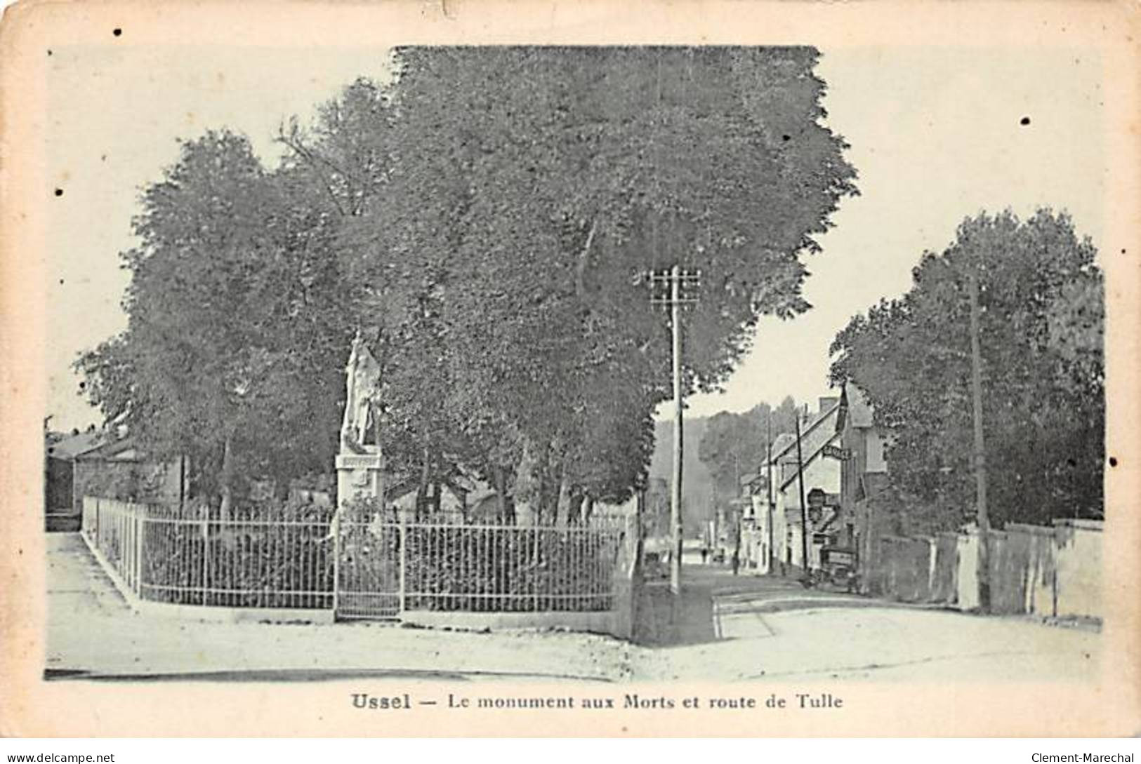 USSEL - Le Monument Aux Morts Et Route De Tulle - état - Ussel