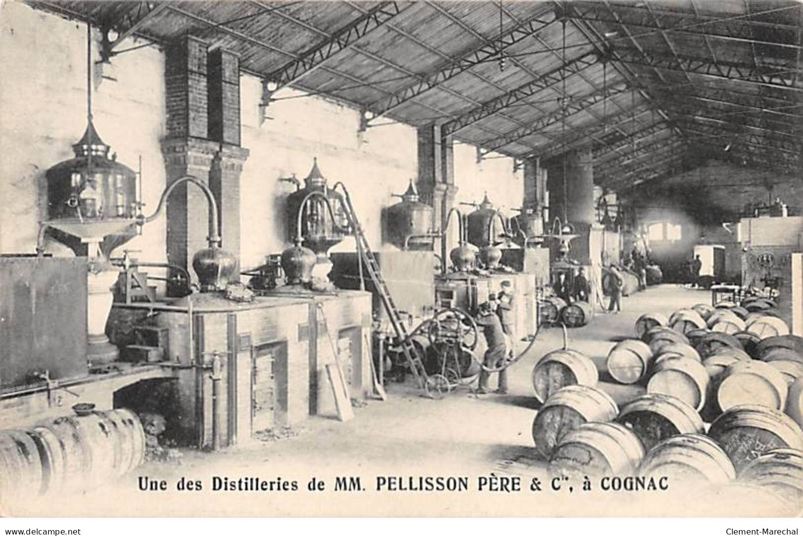 Une Des Distilleries De MM. PELLISSON PERE & Cie , à COGNAC - Très Bon état - Cognac
