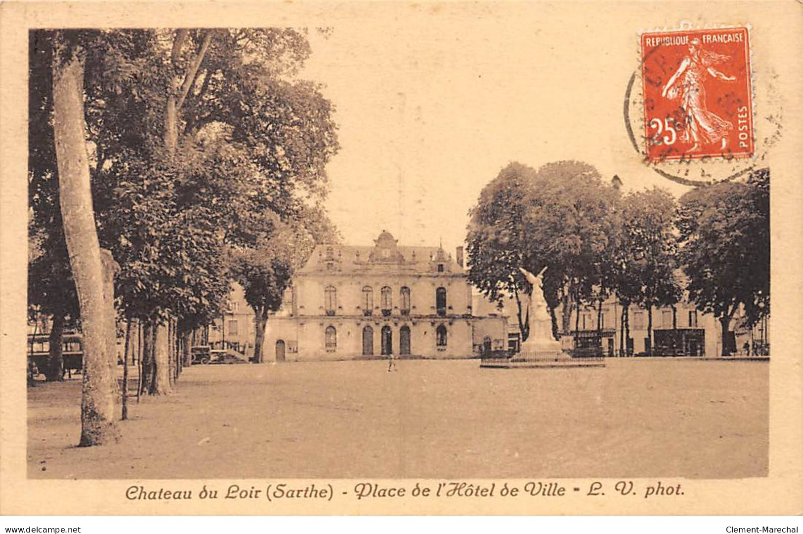 CHATEAU DU LOIR - Place De L'Hôtel De Ville - Très Bon état - Chateau Du Loir