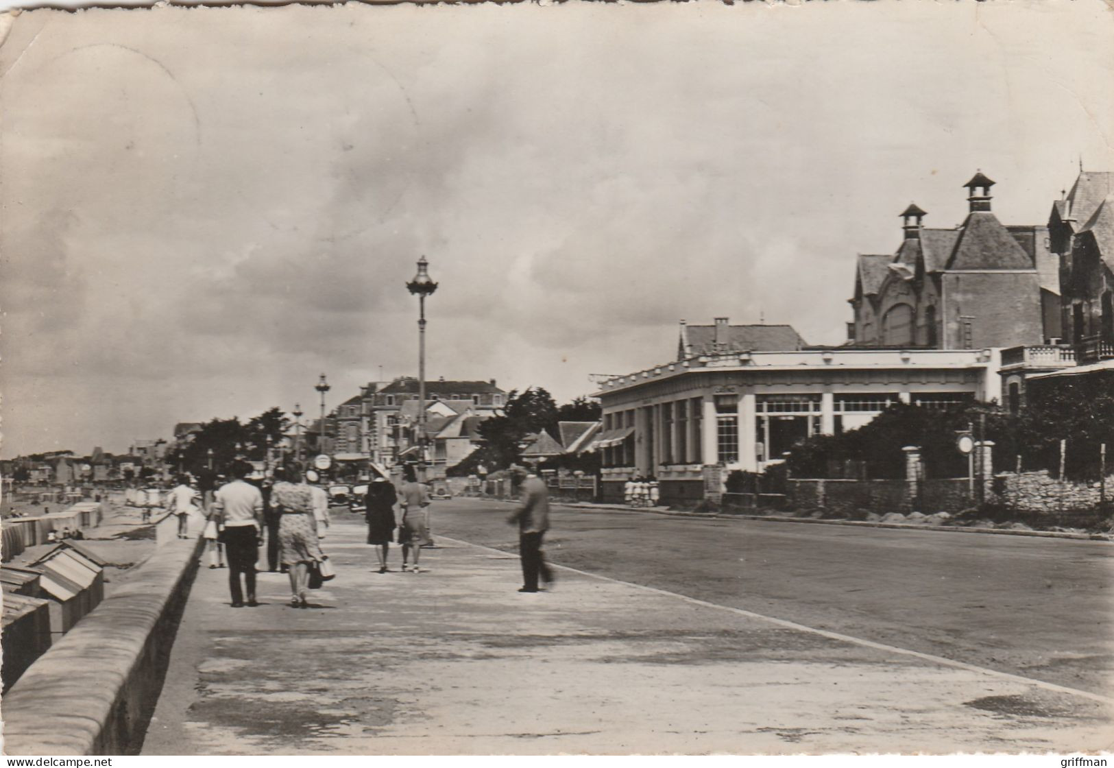 PORNICHET LE CASINO ET LE BOULEVARD DES OCEANIDES 1947 CPSM 10X15 TBE - Pornichet