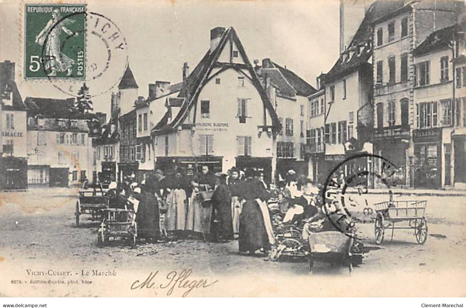 VICHY - CUSSET - Le  Marché - Très Bon état - Vichy