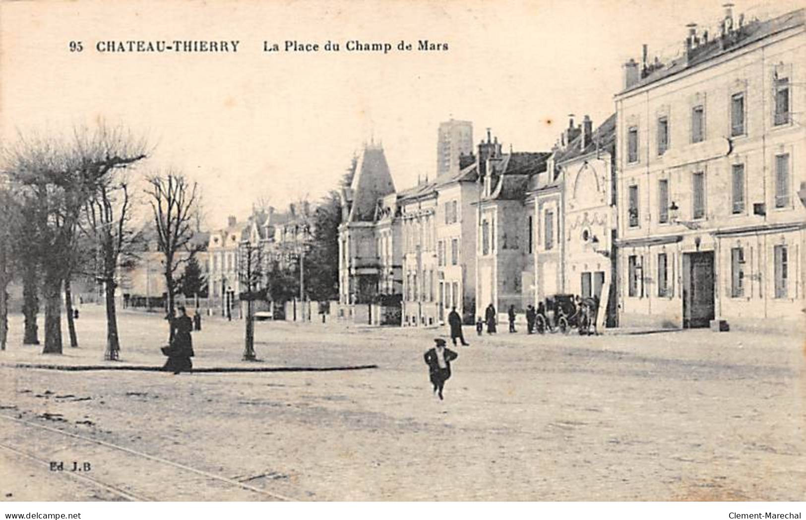 CHATEAU THIERRY - La Place Du Champ De Mars - Très Bon état - Chateau Thierry
