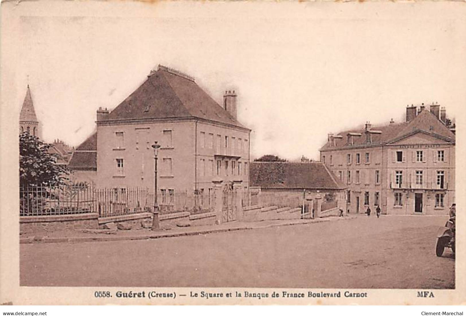 GUERET - Le Square Et La Banque De France Boulevard Carnot - état - Guéret