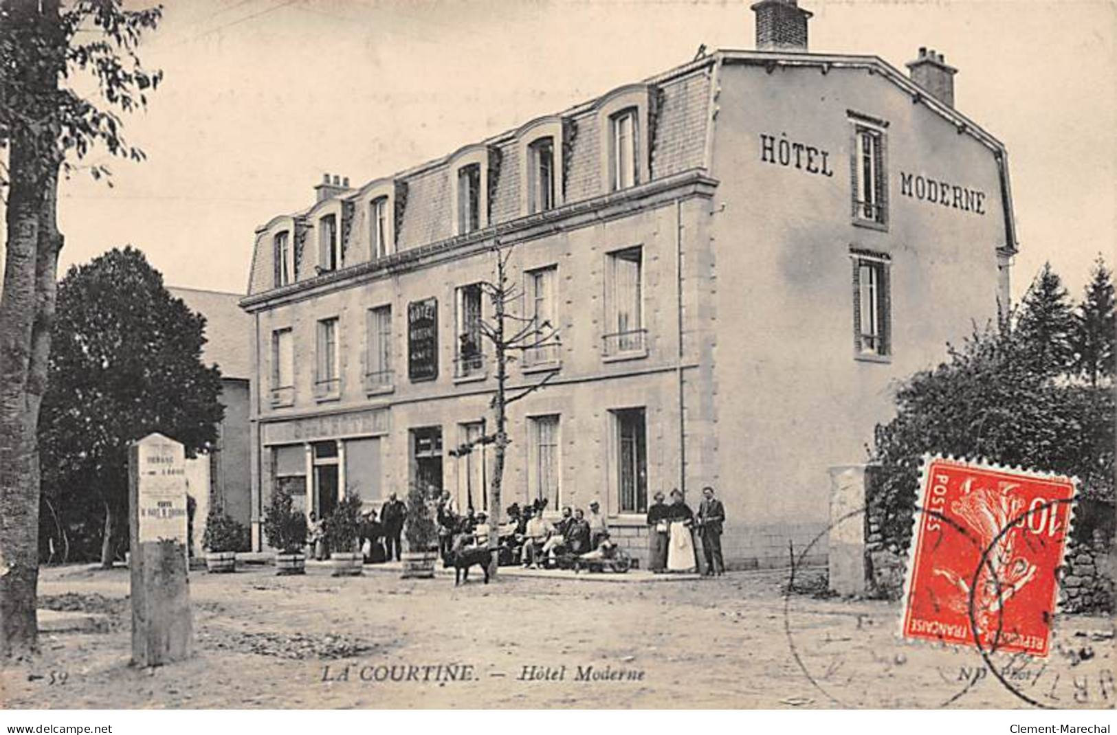 LA COURTINE - Hôtel Moderne - Très Bon état - La Courtine