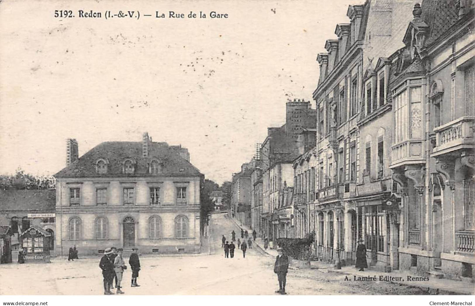 REDON - La Rue De La Gare - état - Redon