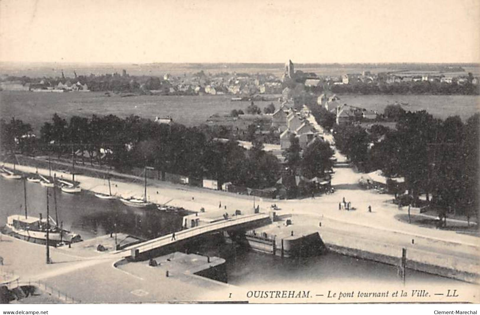 OUISTREHAM - Le Pont Tournant Et La Ville - Très Bon état - Ouistreham