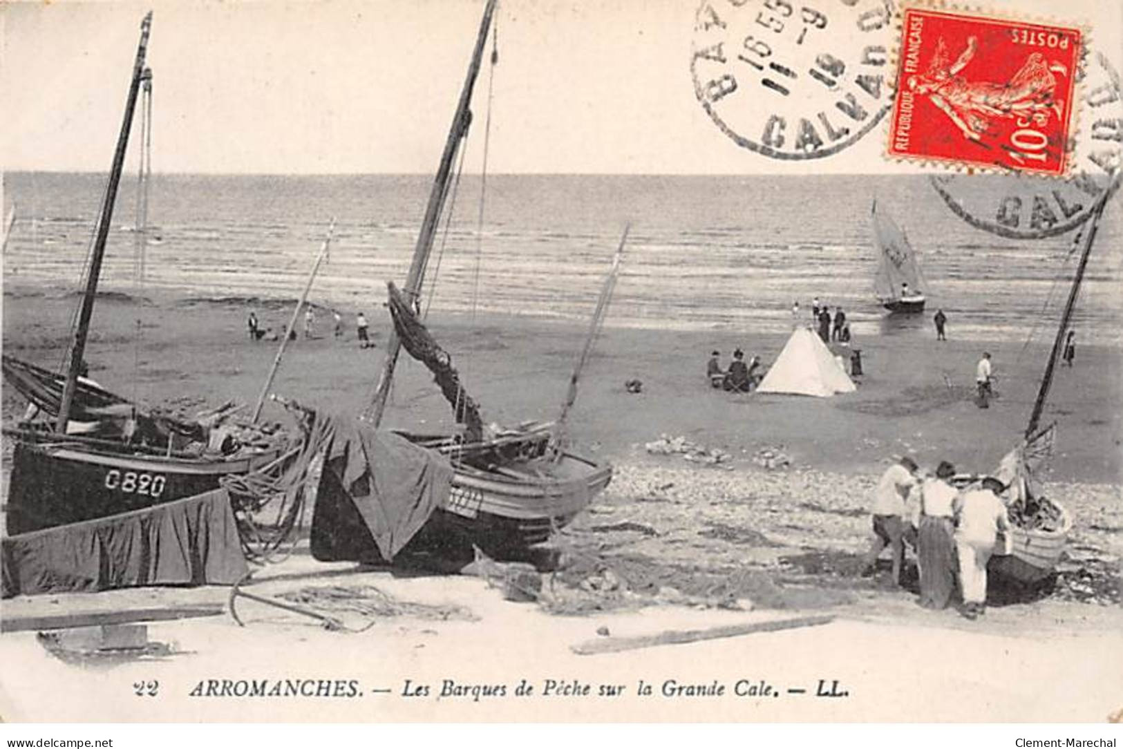 ARROMANCHES - Les Barques De Pêche Sur La Grande Cale - Très Bon état - Arromanches