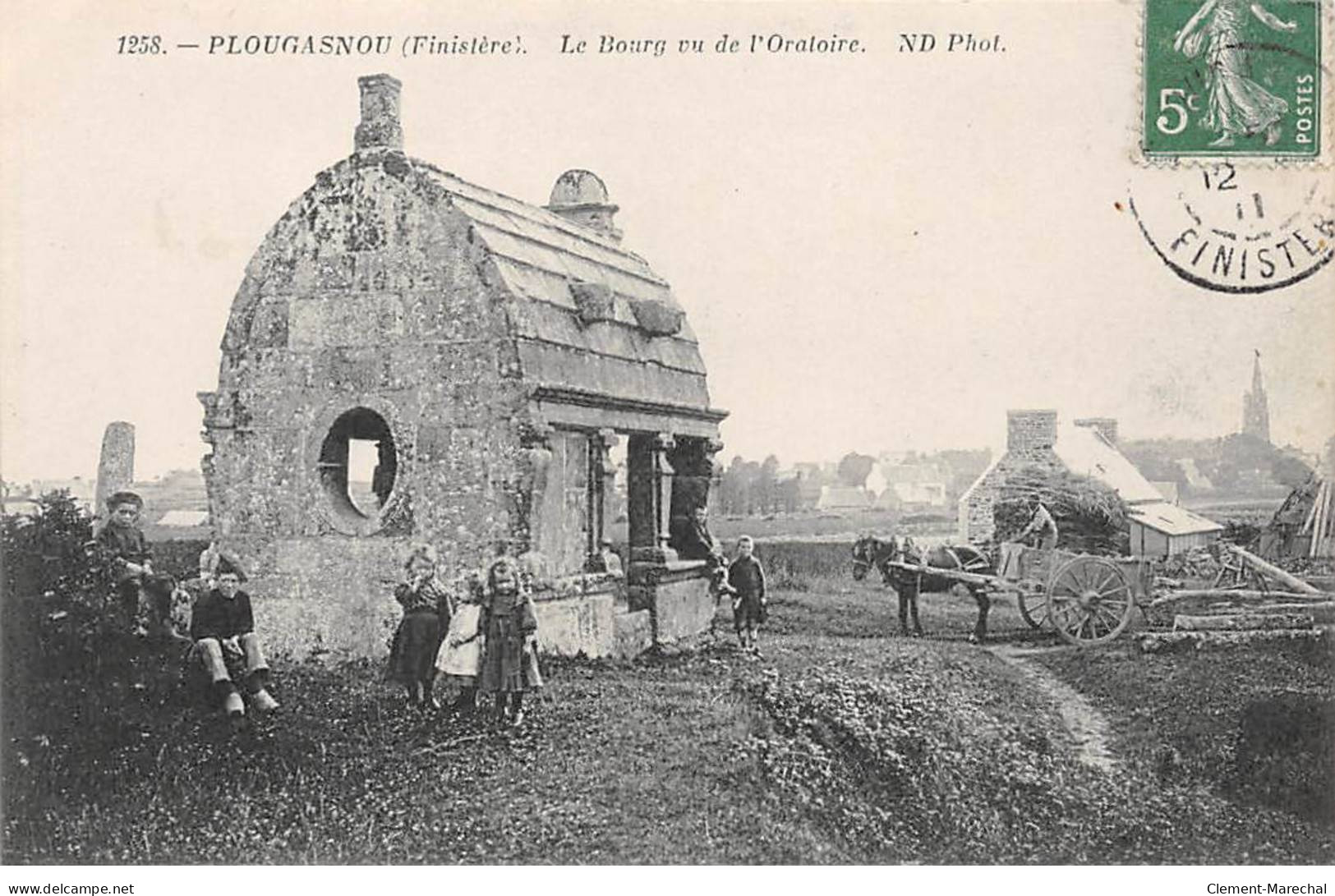 PLOUGASNOU - Le Bourg Vu De L'Oratoire - Très Bon état - Plougasnou