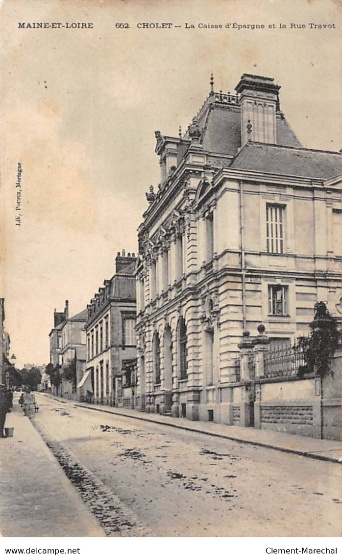 CHOLET - La Caisse D'Epargne Et La Rue Travot - Très Bon état - Cholet