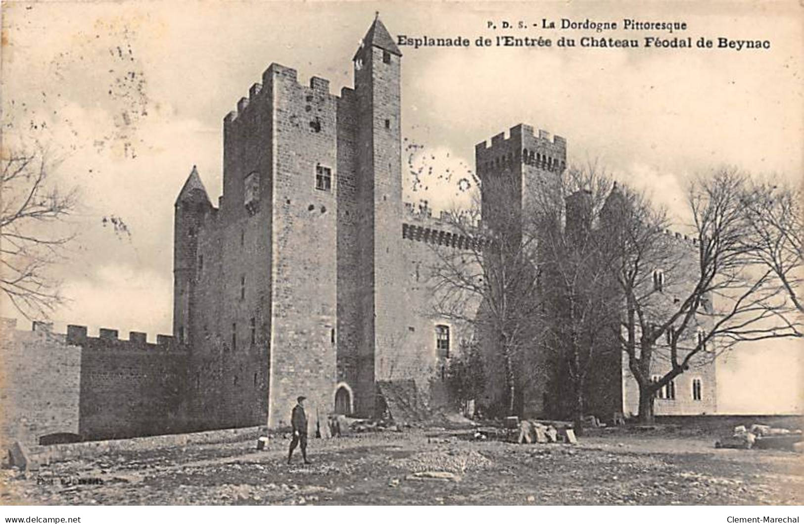 Esplanade De L'Entrée Du Château Féodal De BEYNAC - Très Bon état - Autres & Non Classés