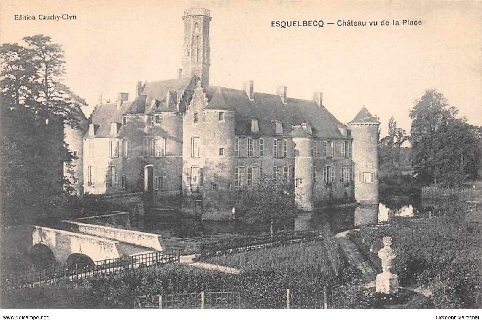 ESQUELBECQ - Château Vu De La Place - Très Bon état - Autres & Non Classés
