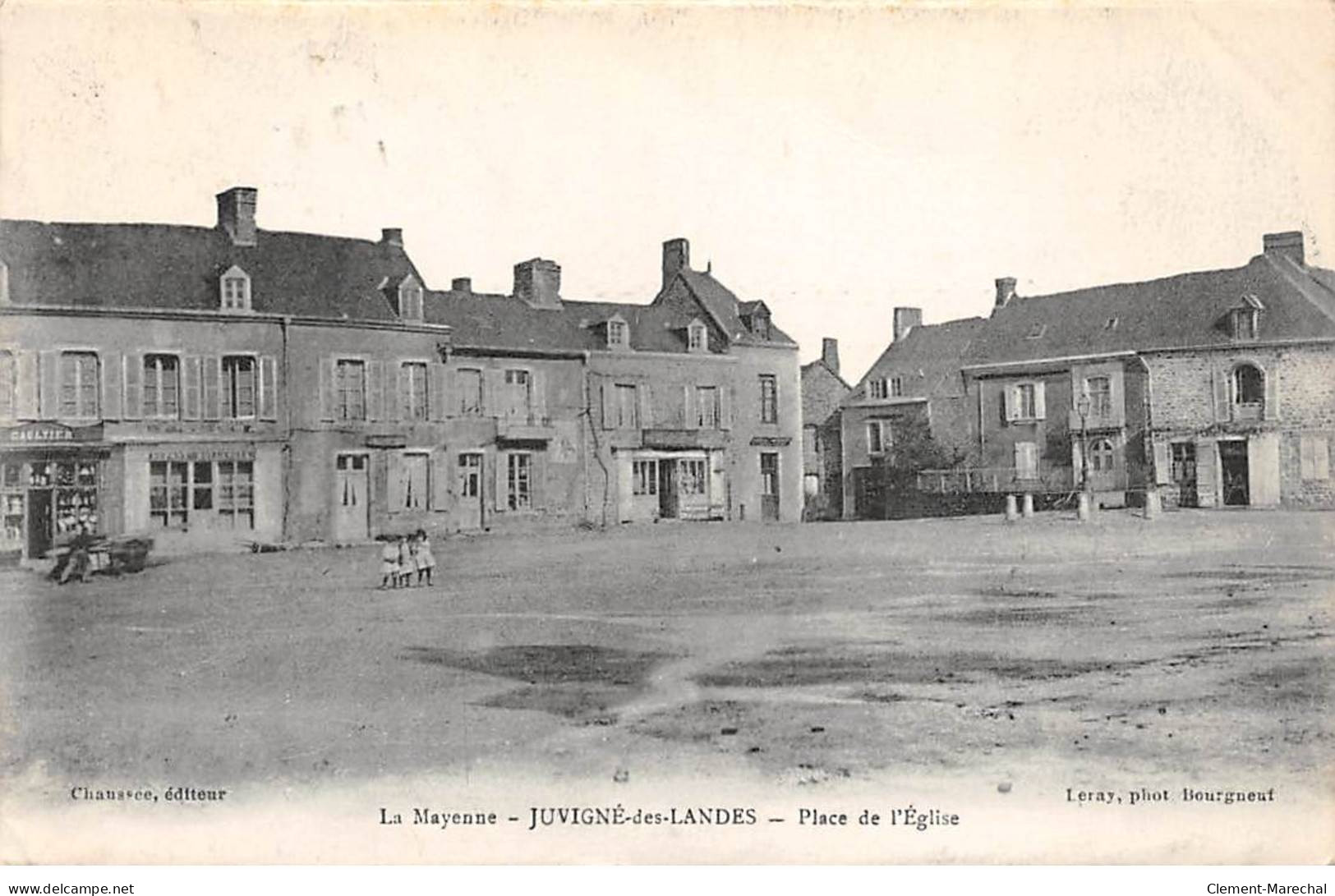 JUVIGNE DES LANDES - Place De L'Eglise - Très Bon état - Sonstige & Ohne Zuordnung