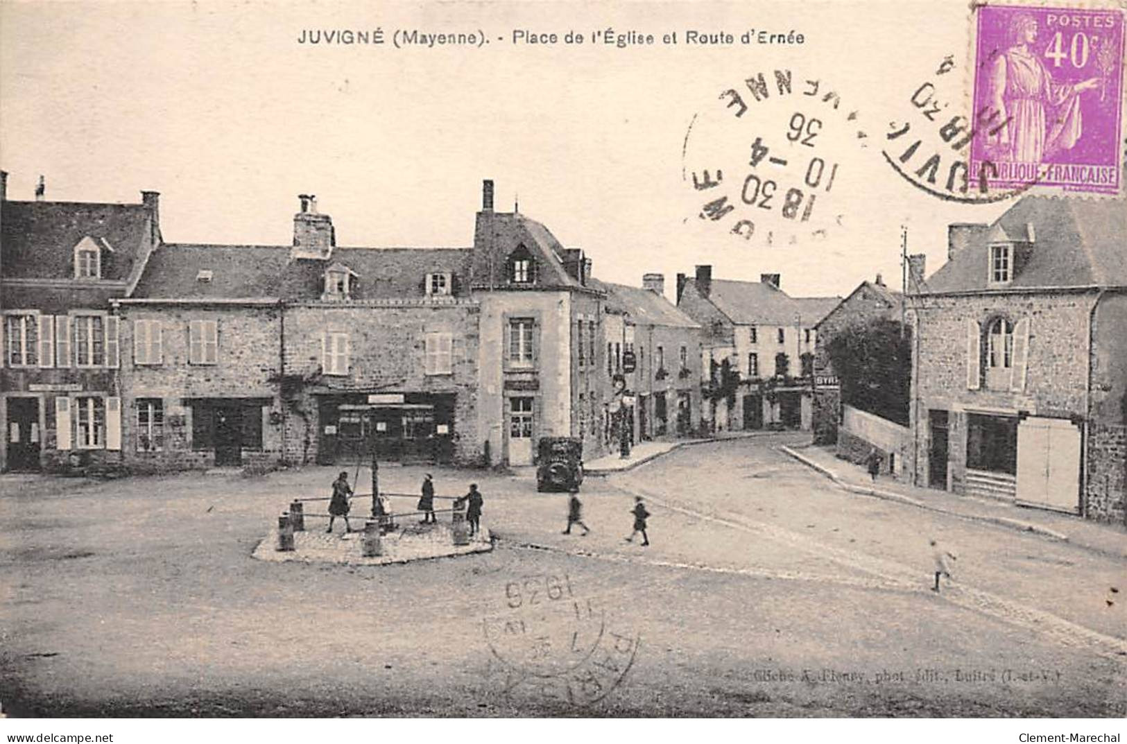 JUVIGNE - Place De L'Eglise Et Route D'Ernée - Très Bon état - Other & Unclassified