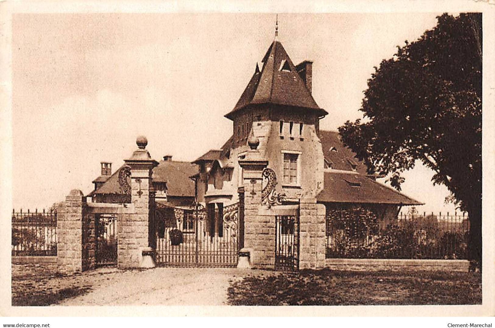 AMBRIERES LE GRAND - Le Château - Porte D'honneur - état - Ambrieres Les Vallees