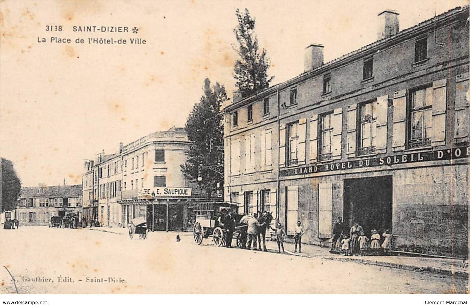 SAINT DIZIER - La Place De L'Hôtel De Ville - Très Bon état - Saint Dizier