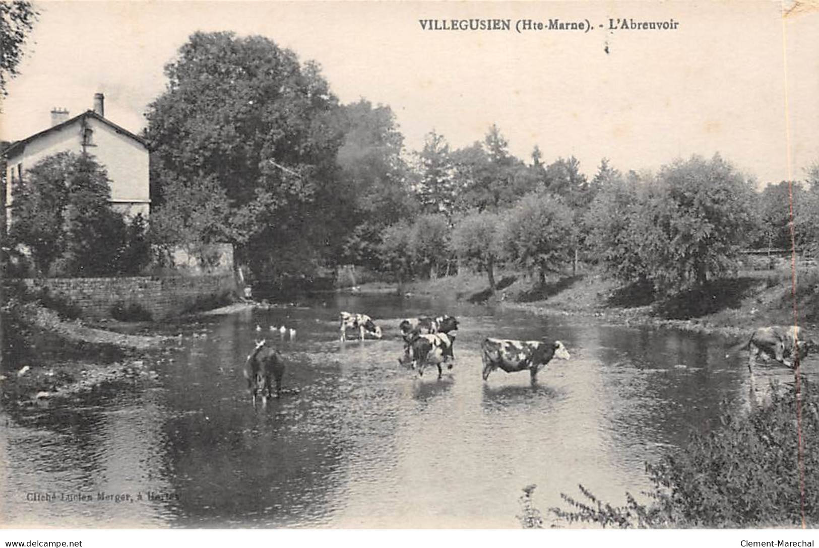 VILLEGUSIEN - L'Abreuvoir - Très Bon état - Other & Unclassified