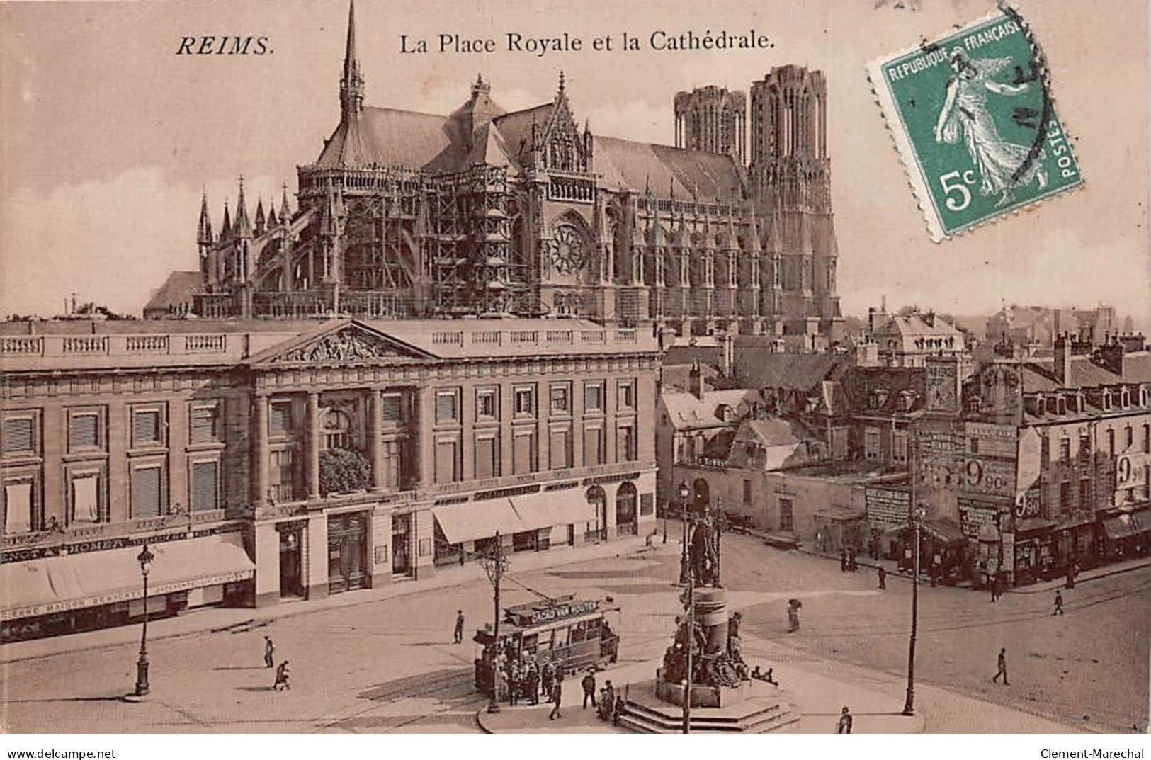 REIMS - La Place Royale Et La Cathédrale - Très Bon état - Reims