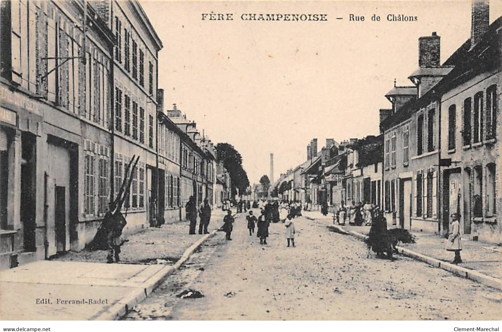 FERE CHAMPENOISE - Rue De Châlons - Très Bon état - Fère-Champenoise