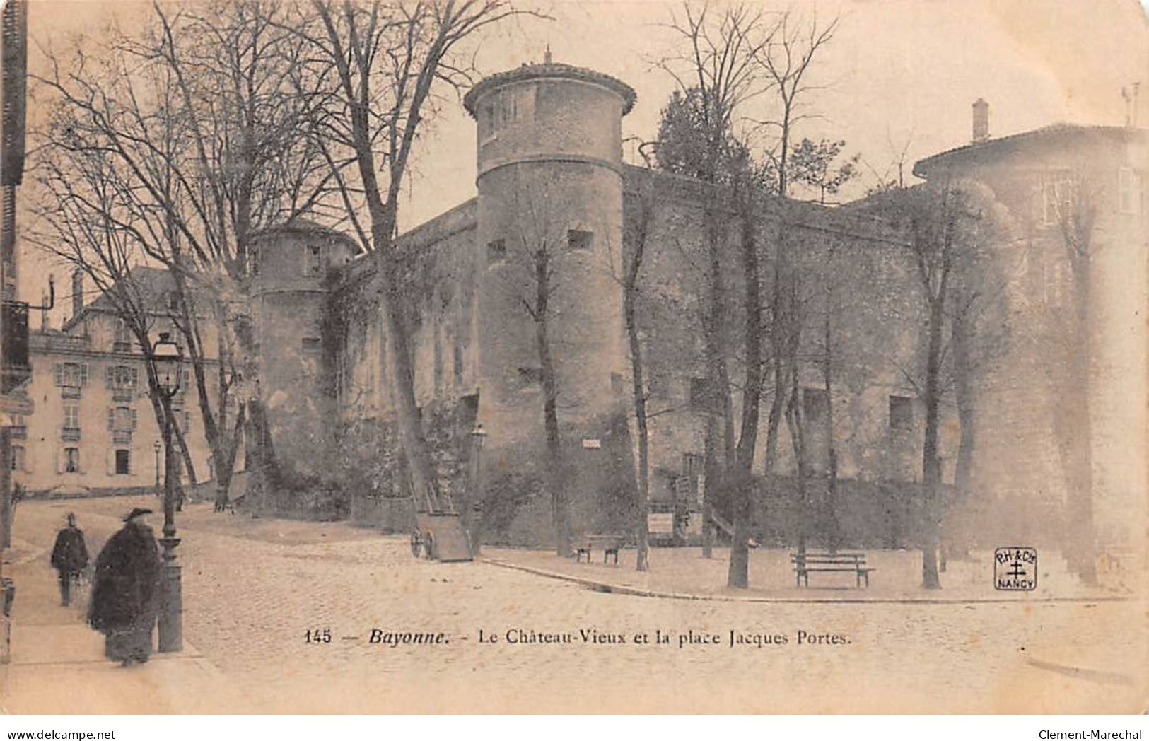 BAYONNE - Le Château Vieux Et La Place Jacques Portes - Très Bon état - Bayonne