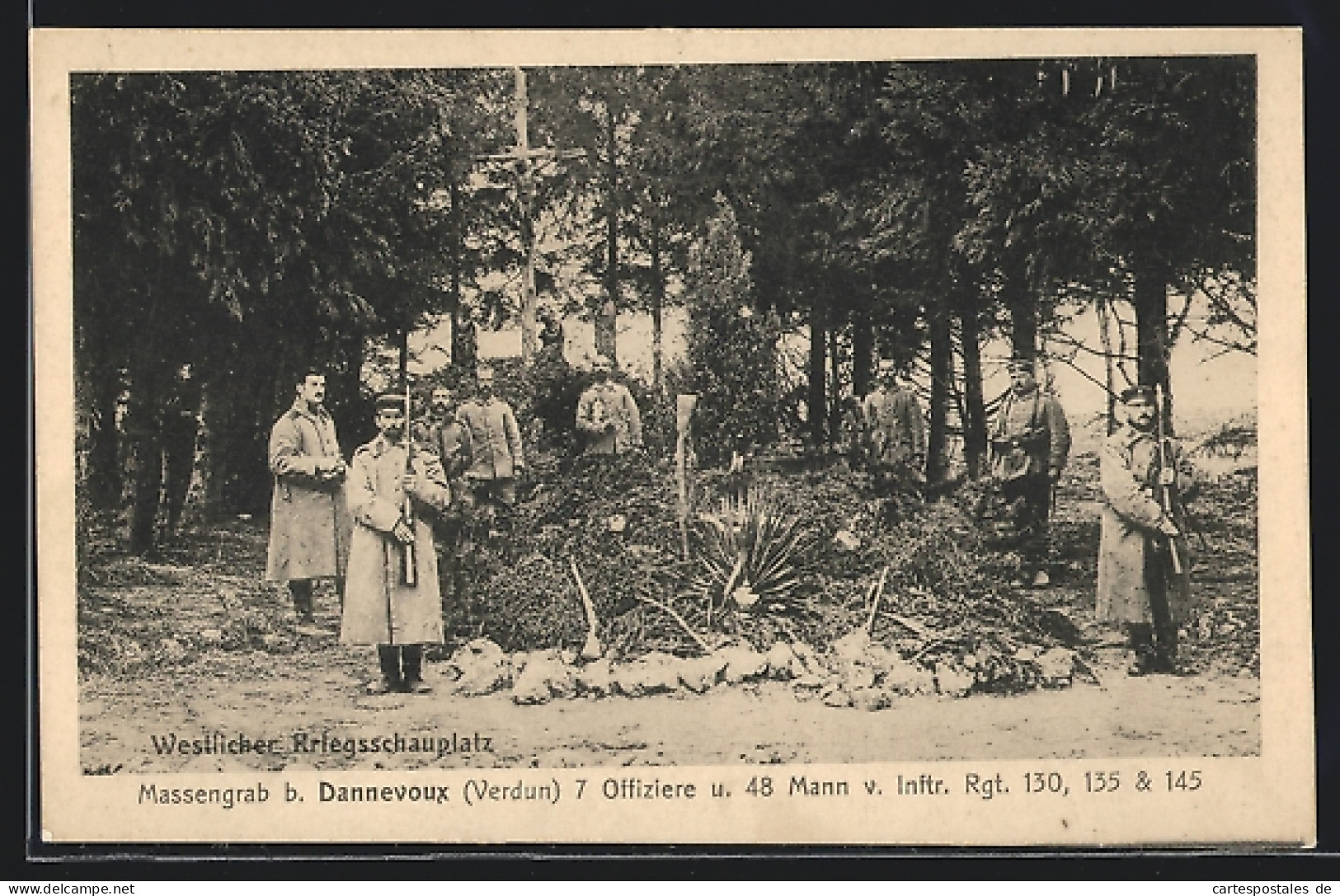 AK Dannevoux /Verdun, Westlicher Kriegsschauplatz, Massengrab 7 Offiziere Und 48 Mann V. Infanterie-Rgt. 130, 135 & 145  - Guerre 1914-18