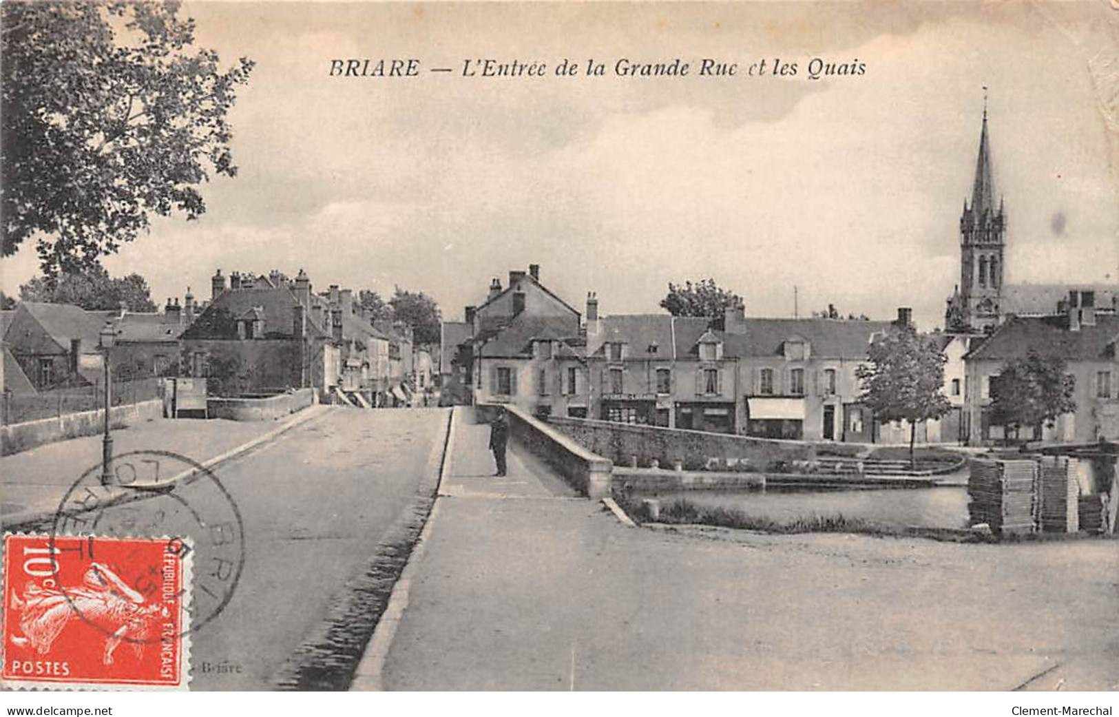 BRIARE - L'Entrée De La Grande Rue Et Les Quais - état - Briare