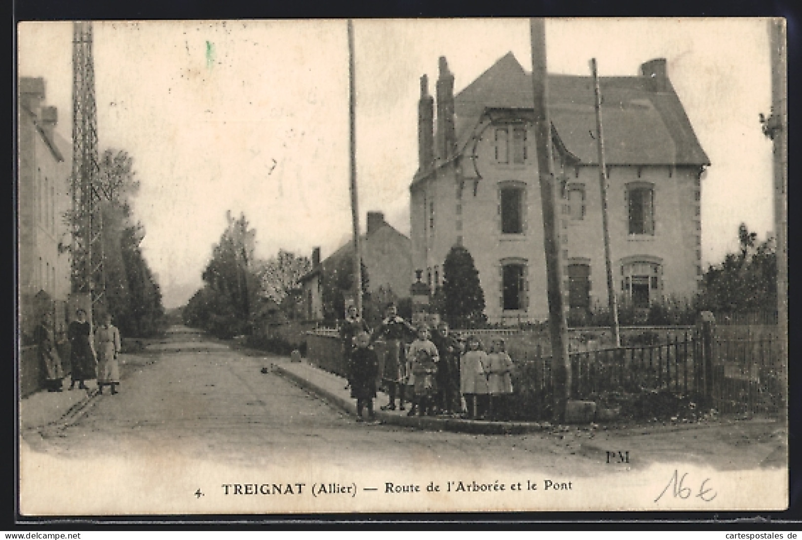 CPA Treignat, Route De L`Arborée Et Le Pont  - Autres & Non Classés