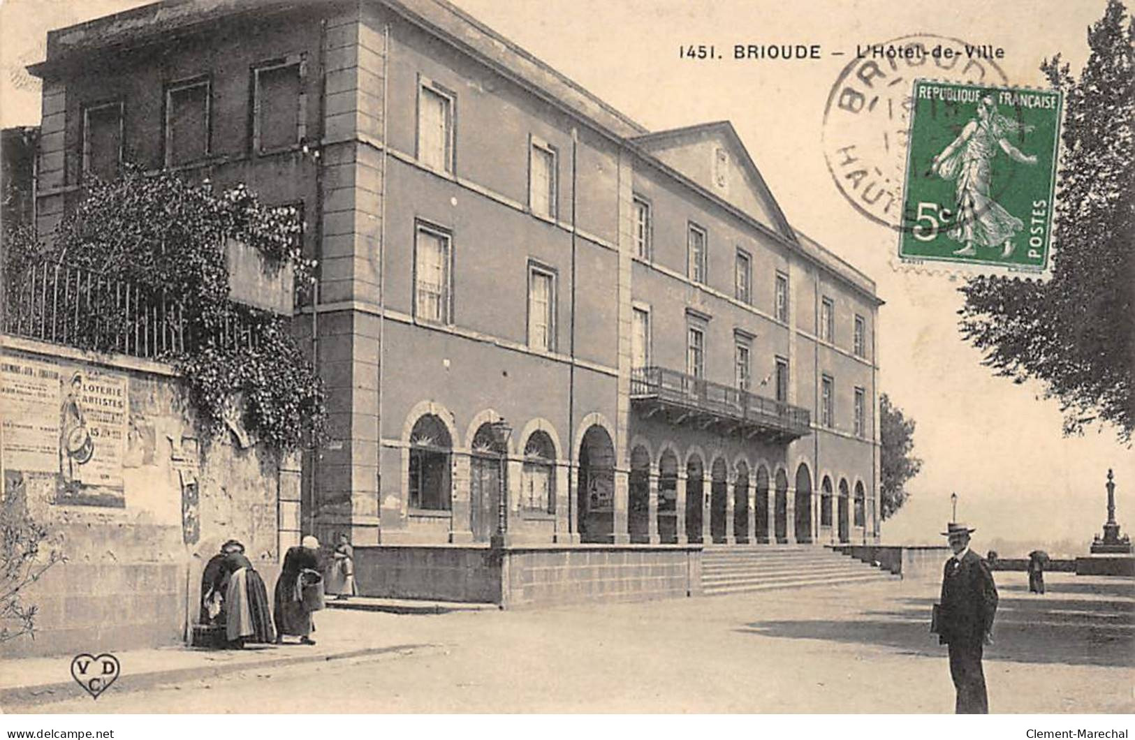 BRIOUDE - L'Hôtel De Ville - Très Bon état - Brioude