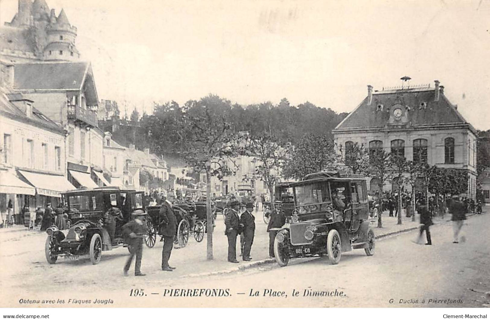 PIERREFONDS - La Place - Le Dimanche - Très Bon état - Pierrefonds