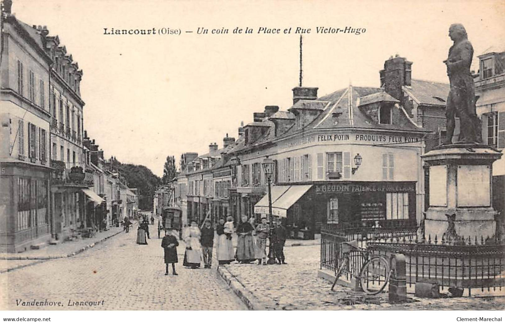 LIANCOURT - Un Coin De La Place Et Rue Victor Hugo - Très Bon état - Liancourt