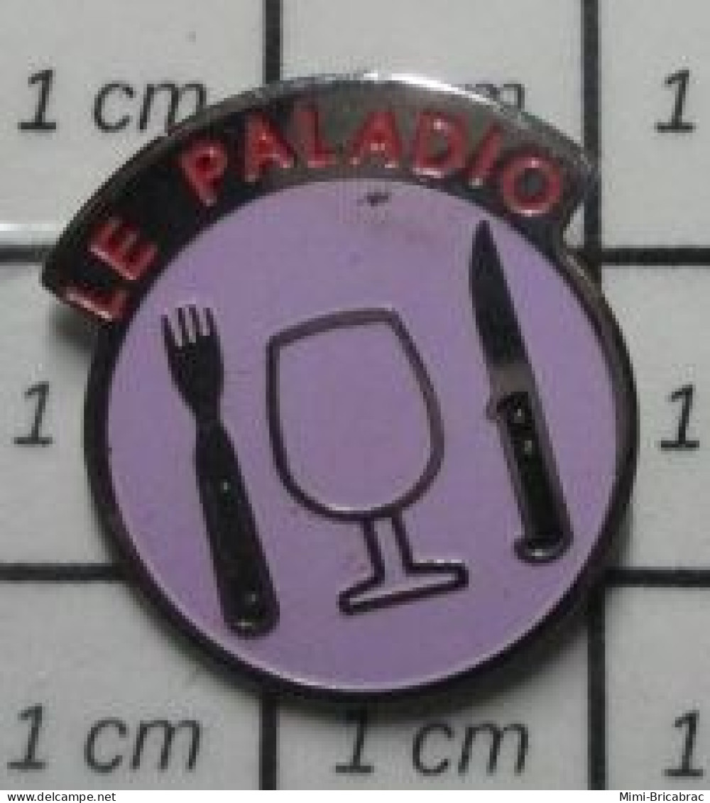 711E Pin's Pins / Beau Et Rare / ALIMENTATION / RESTAURANT LE PALADIO VERRE COUTEAU FOURCHETTE - Alimentation