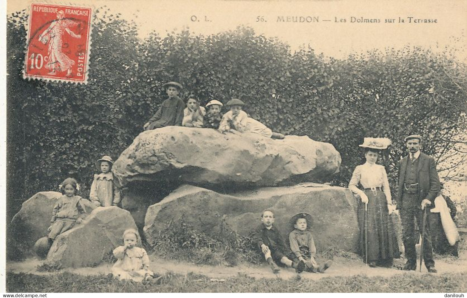 92 // MEUDON  Les Dolmens Sur La Terrasse  56 - Meudon