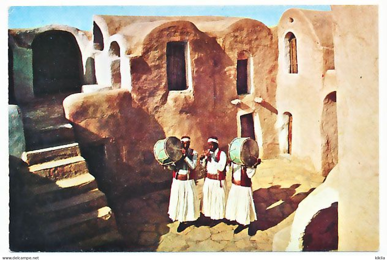 CPSM 10.5  X 15 Tunisie  GHOUMRASSEN  Folklore De Ksar Haddada  Le Ksar  Musicien Tambour - Tunisie