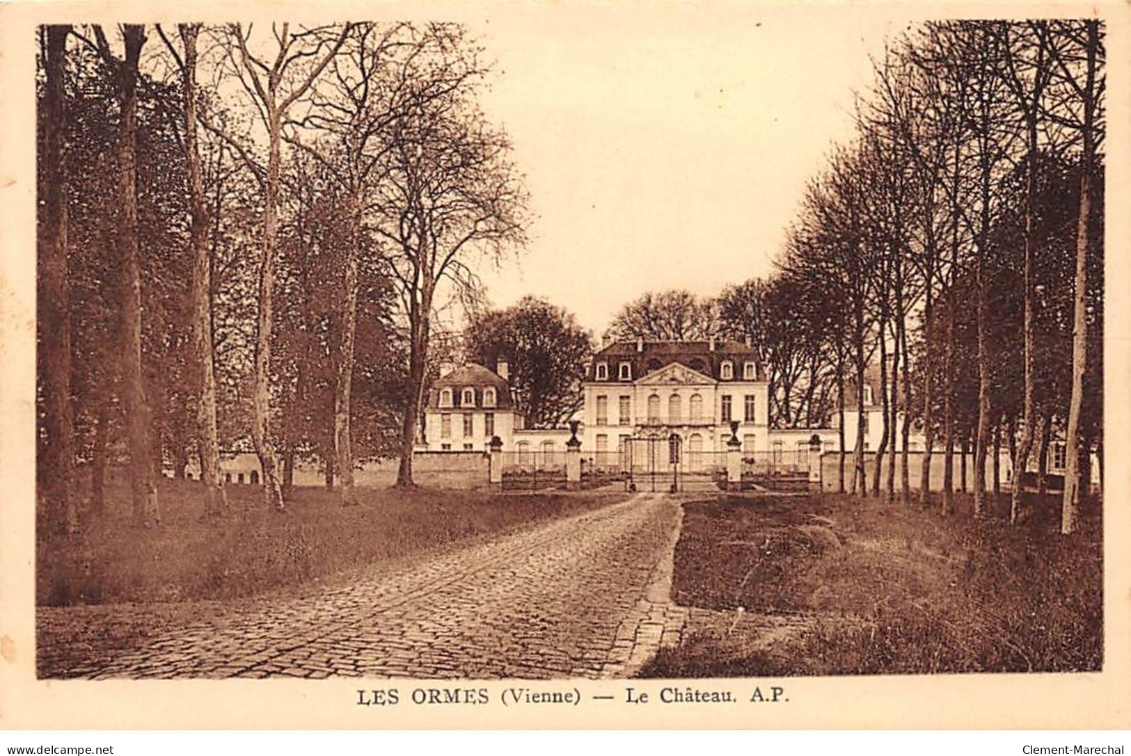LES ORMES - Le Château - Très Bon état - Autres & Non Classés