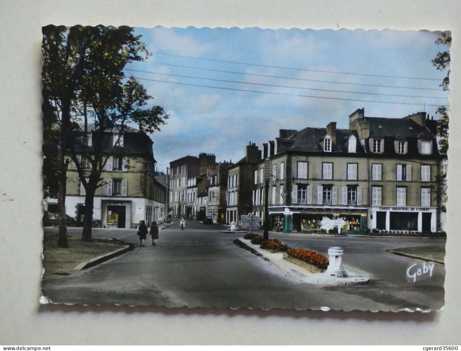 29 : Landerneau - Rond Point , Rue De Brest Et Quai De Léon - Landerneau