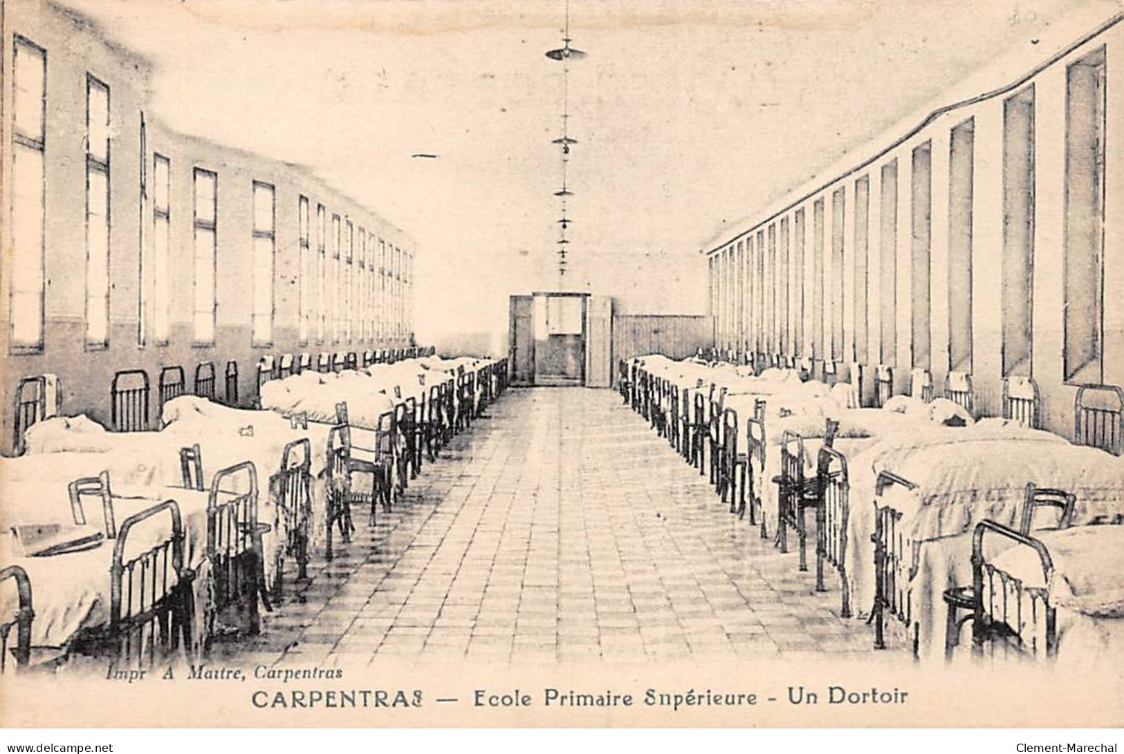 CARPENTRAS - Ecole Primaire Supérieure - Un Dortoir - Très Bon état - Carpentras