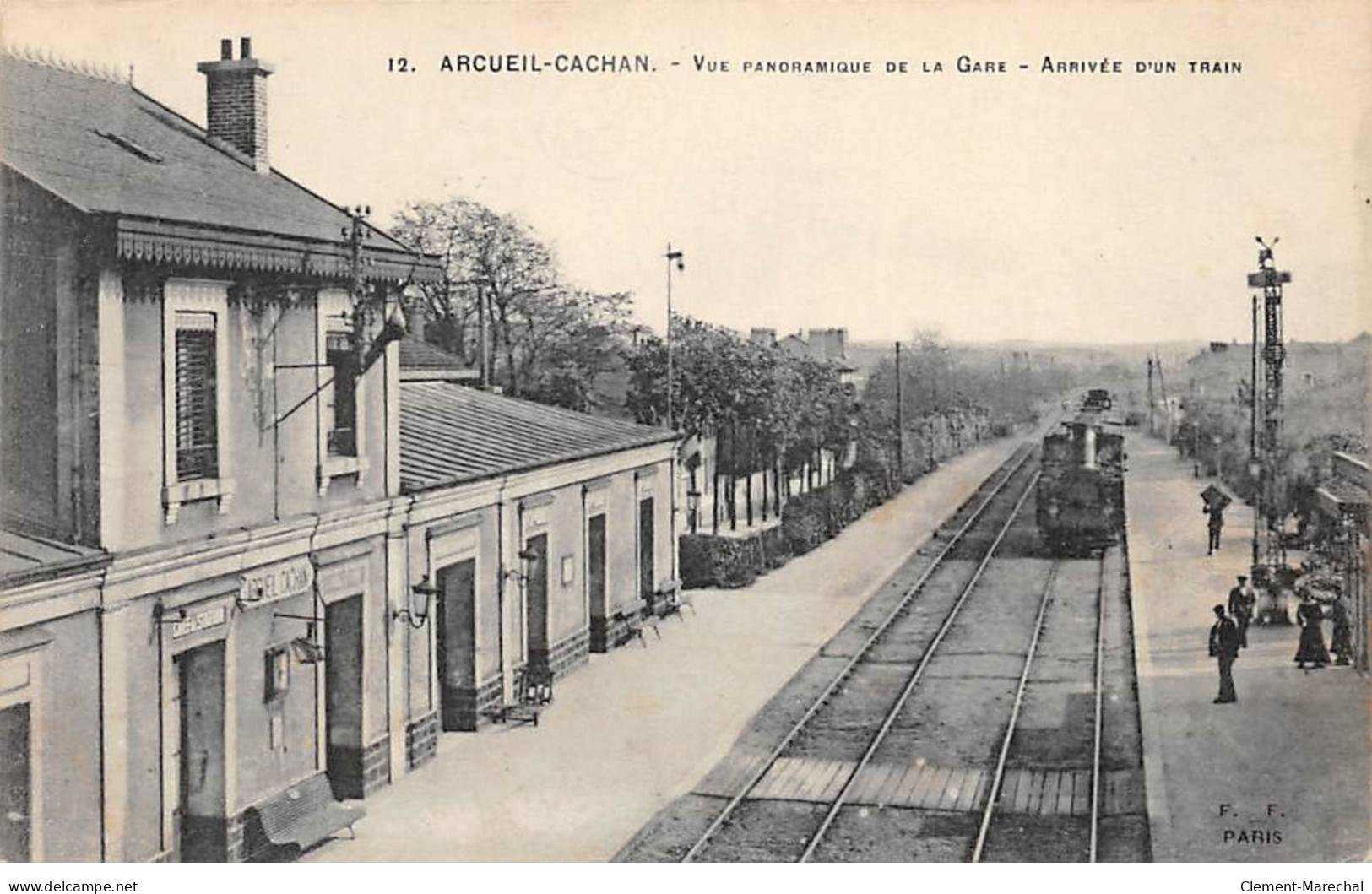 ARCUEIL CACHAN - Vue Panoramique De La Gare - Arrivée D'un Train - Très Bon état - Arcueil