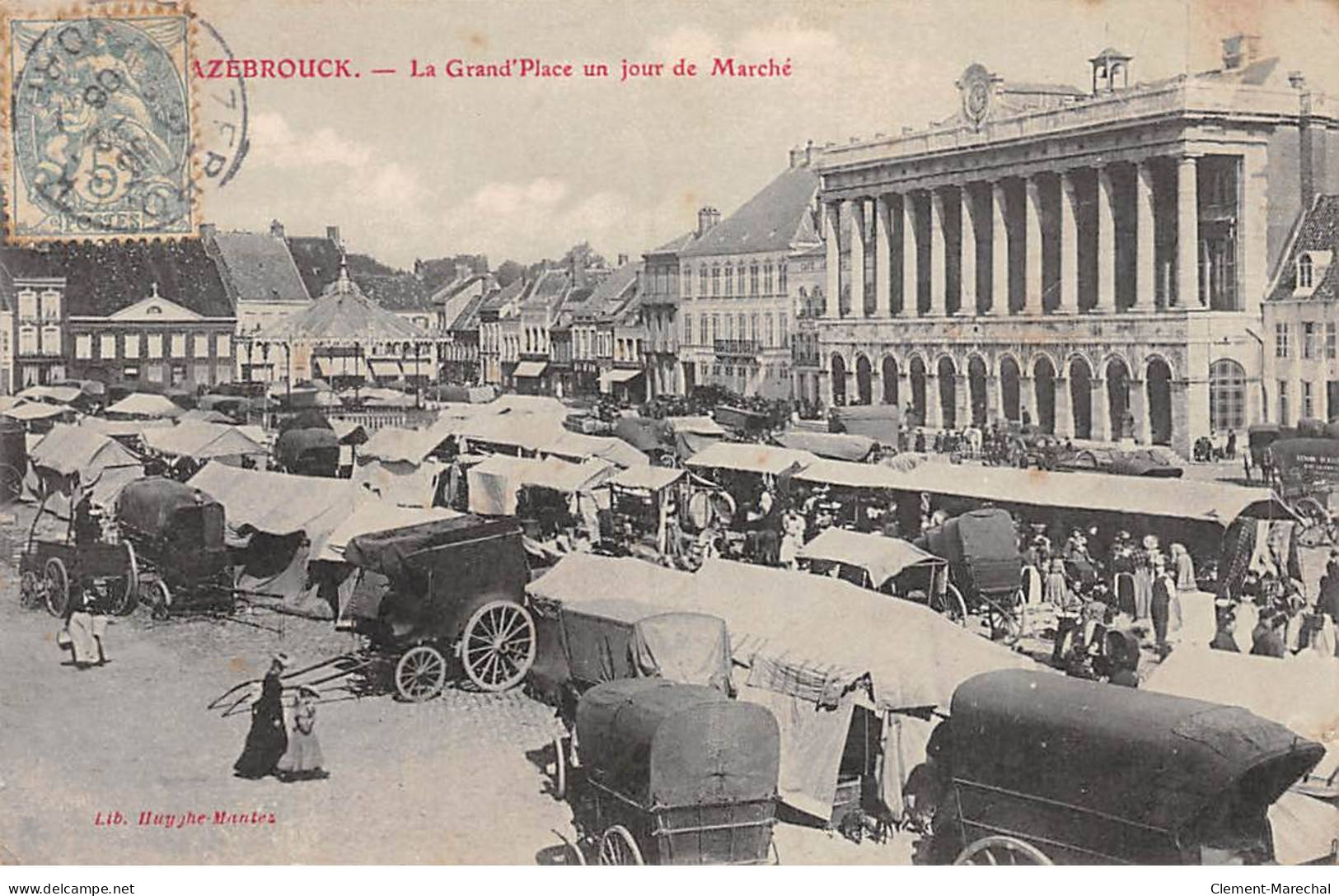 HAZEBROUCK - La Grand Place Un Jour De Marché - état - Hazebrouck