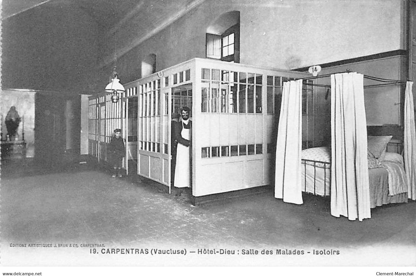 CARPENTRAS - Hôtel Dieu - Salle Des Malades - Isoloirs - Très Bon état - Carpentras