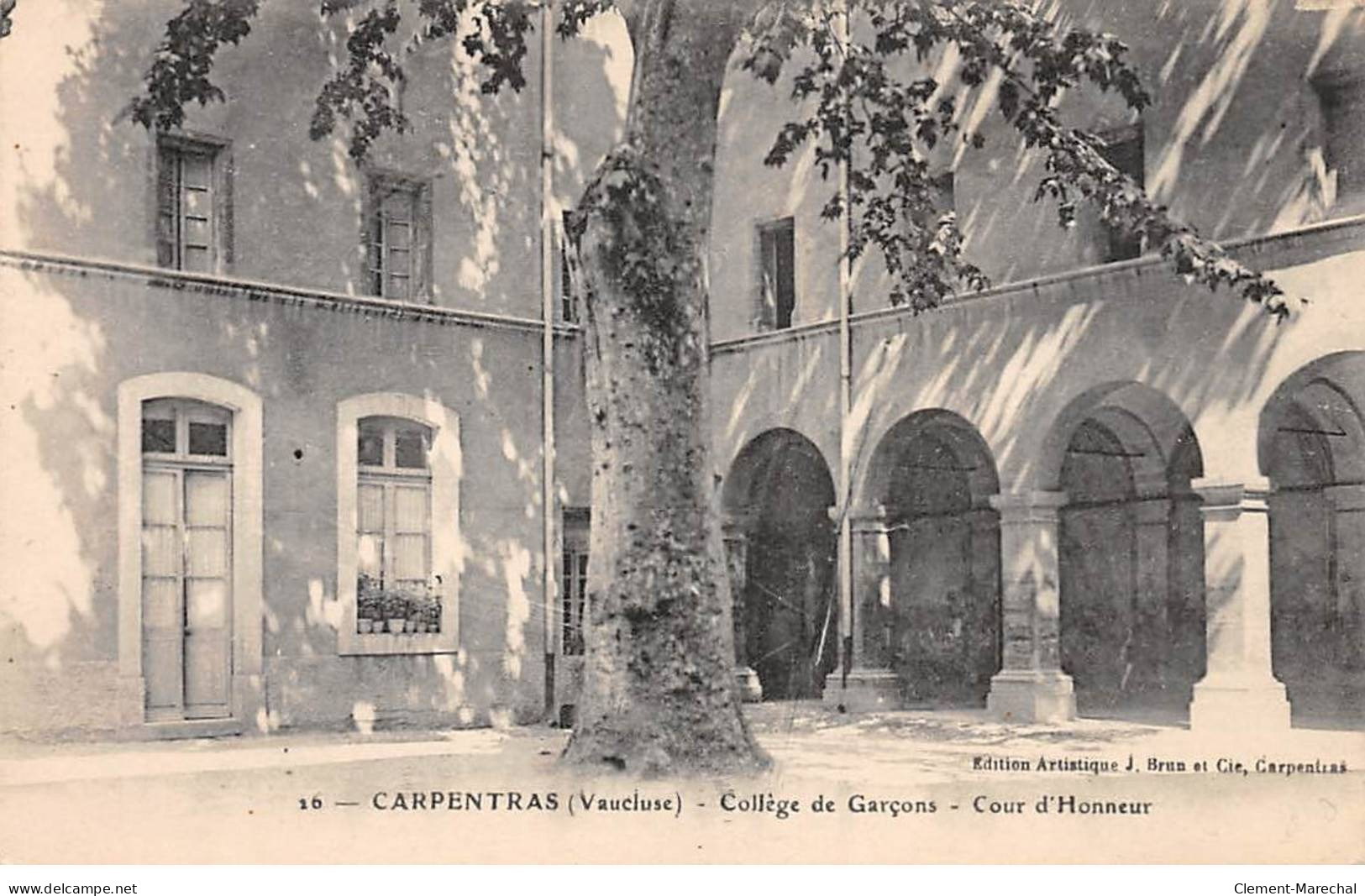 CARPENTRAS - Collège De Garçons - Cour D'Honneur - Très Bon état - Carpentras