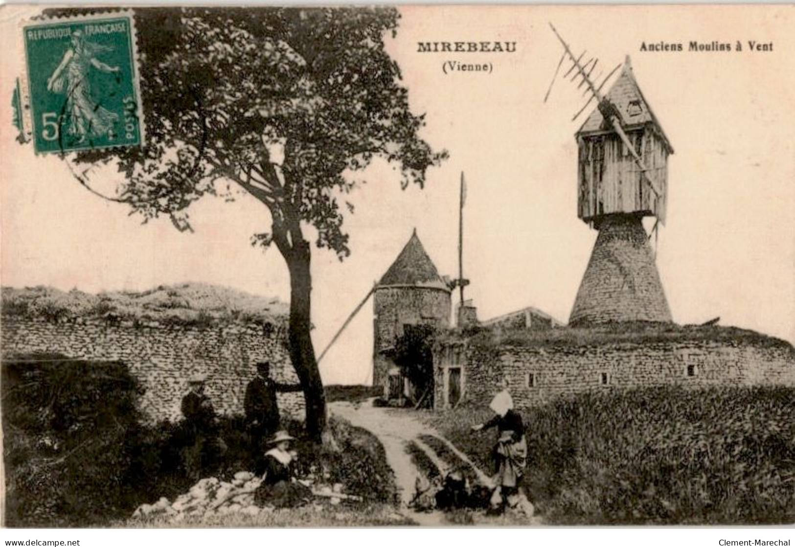 MIREBEAU: Ancien Moulin à Vent - état - Mirebeau
