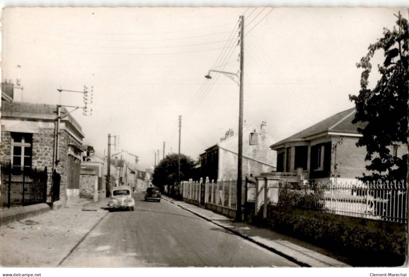 GRIGNY: Le Quartier De La Mairie - Très Bon état - Grigny