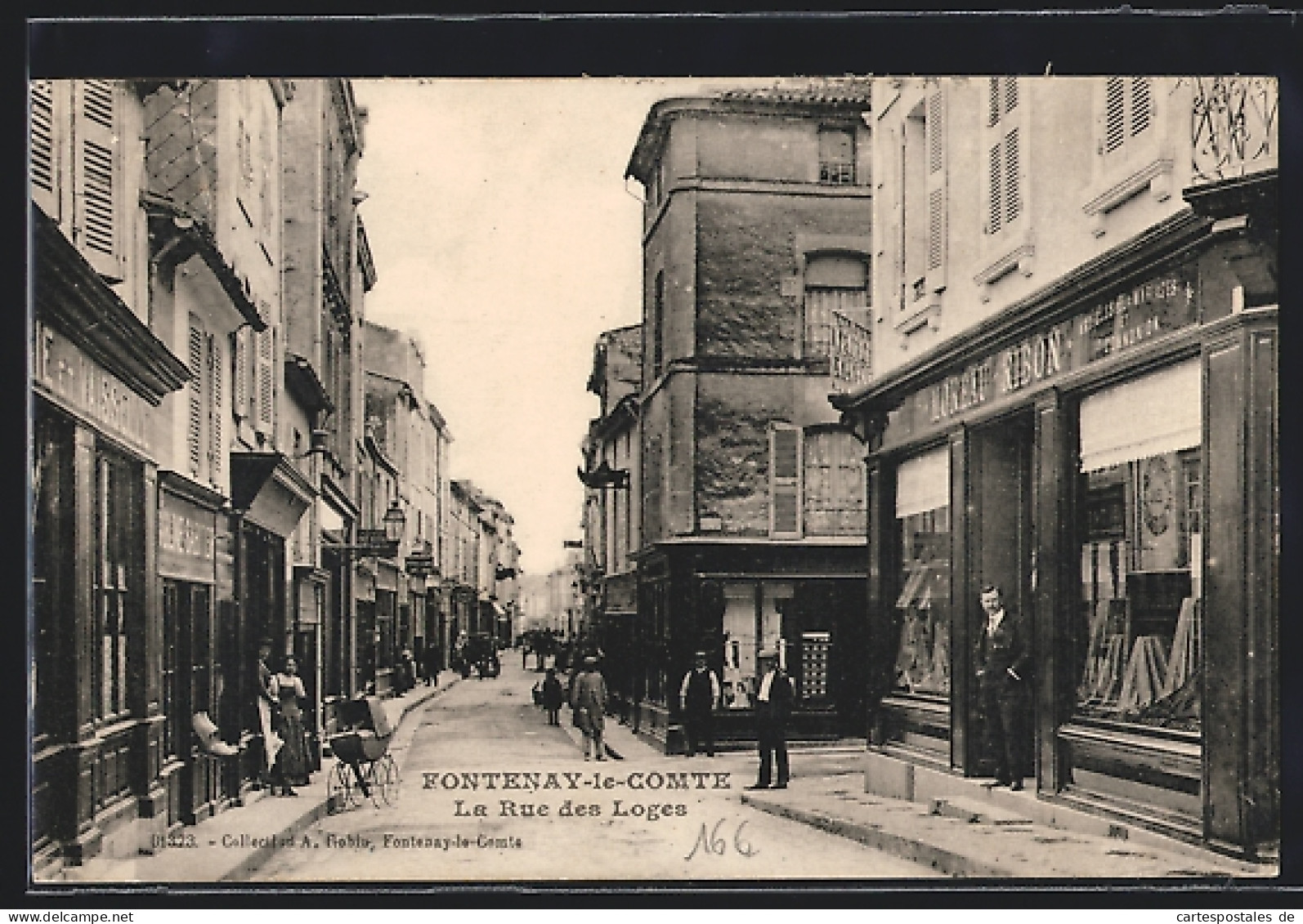 CPA Fontenay-le-Comte, La Rue Des Loges, Vue De La Rue  - Fontenay Le Comte